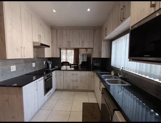 3 BEDROOM HOUSE FOR SALE IN WOODMERE